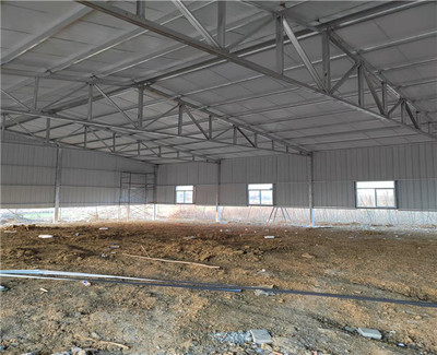 钢构厂房在耐火材料生产中的优势与应用——以厚德鸿飞为例